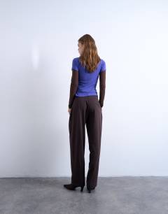 Model wearing Tailored pleated balloon trouser in charcoal
