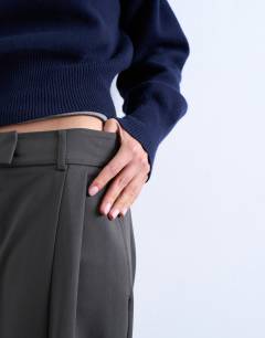 Model wearing Tailored pleated ovoid trouser in charcoal