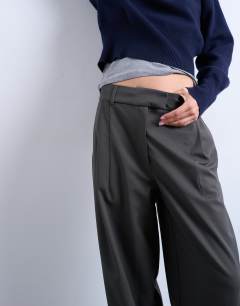 Model wearing Tailored pleated ovoid trouser in charcoal