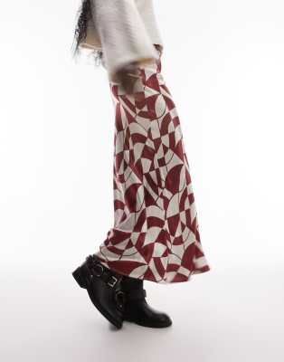 Topshop Tall - Asymmetrisch geschnittener Maxirock aus Satin mit geometrischem Muster in Rot