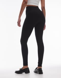 Model wearing Tall basic ankle length legging in black