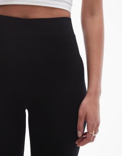 Model wearing Tall basic ankle length legging in black