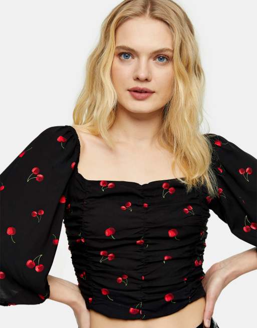 Topshop Tall – Czarna marszczona bluzka z nadrukiem w wisienki