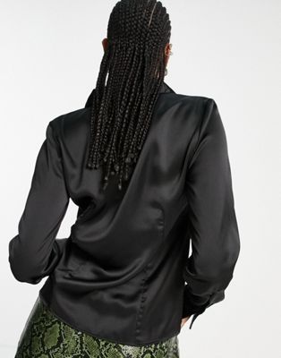 Femme Topshop Tall - Exclusivité - Chemise ajustée en satin à manchettes - Noir