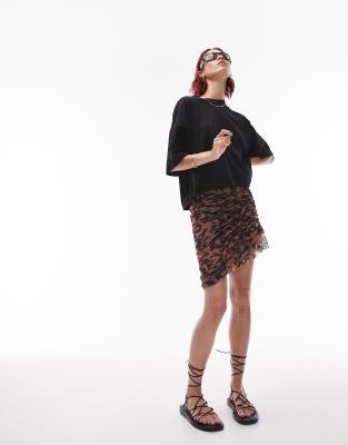 Topshop Tall - Geraffter, asymmetrischer Minirock mit buntem Animalprint