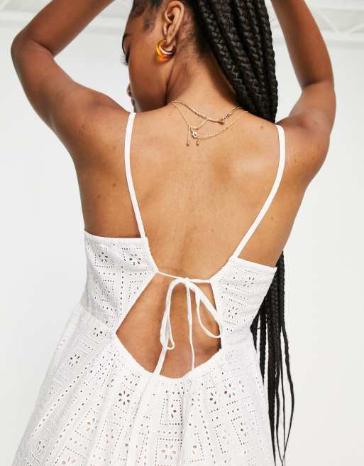 Topshop Tall – Gestuftes Strandkleid in Weiß mit Lochstickerei, 3 von 4
