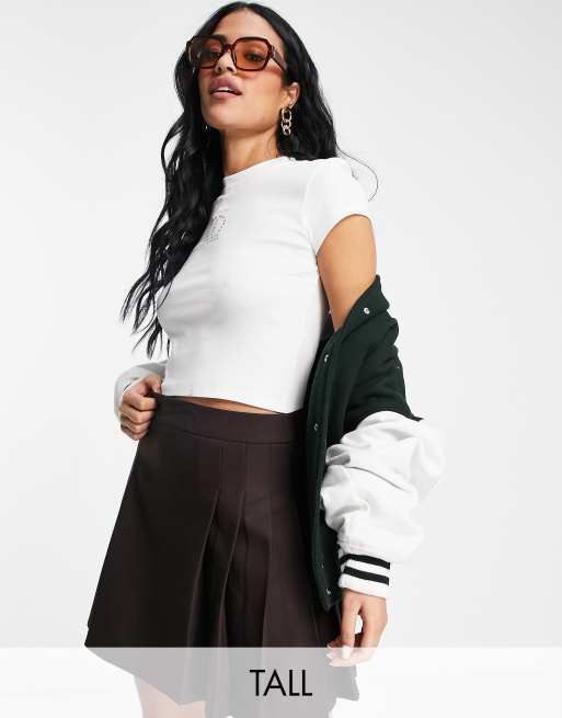 Topshop Tall – Knapp geschnittenes T-Shirt in Weiß mit Oakland-Schriftzug 
