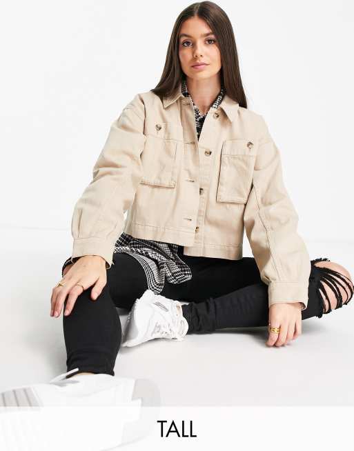 Topshop Tall – Leichte Hemdjacke in Stein mit kurzem Schnitt und geknöpften Vordertaschen