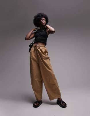 Topshop Tall - Oversize-Hose aus kamelbrauner Baumwolle mit Ballonbeinschnitt-Neutral