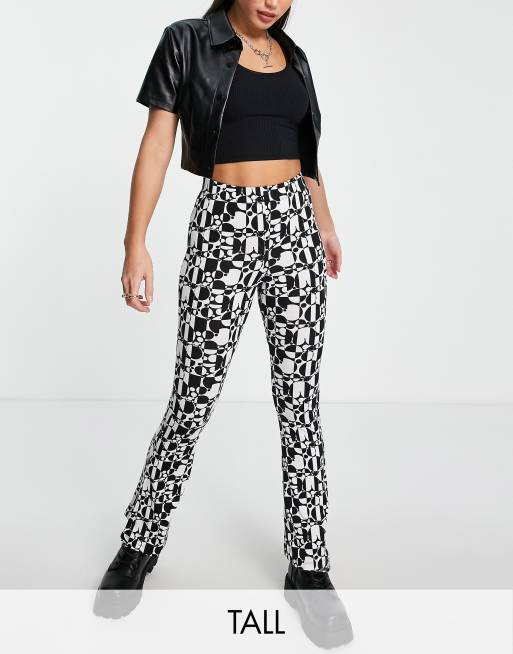 Topshop Tall - Pantalon évasé rétro à motif damier - Noir et blanc