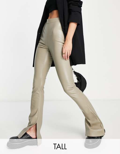 Topshop Tall - Pantaloni a zampa con spacco sul fondo in pelle sintetica color stucco