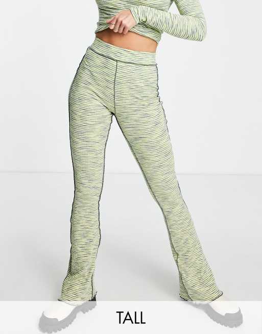 Topshop Tall - Pantaloni a zampa verde mélange con bordi ondulati