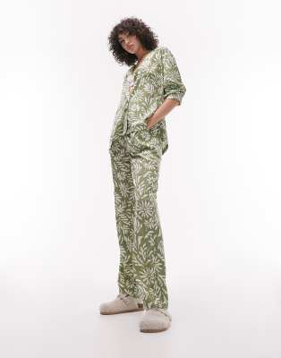 Topshop Tall - Pyjama aus Hemd und Hose in Grün mit Blumenmuster im Blockfarbendesign-Bunt