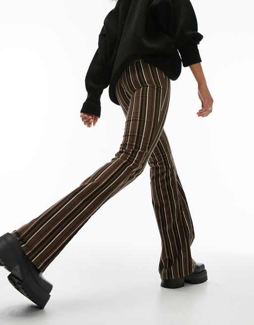 Topshop Tall – Sztruksowe spodnie z rozszerzanymi nogawkami i obniżonym stanem w czekoladowym kolorze w paski