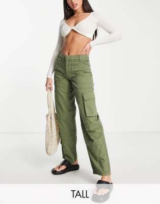 Topshop Tall - Tief sitzende Cargohose mit lockerem Schnitt in Khaki-Grün