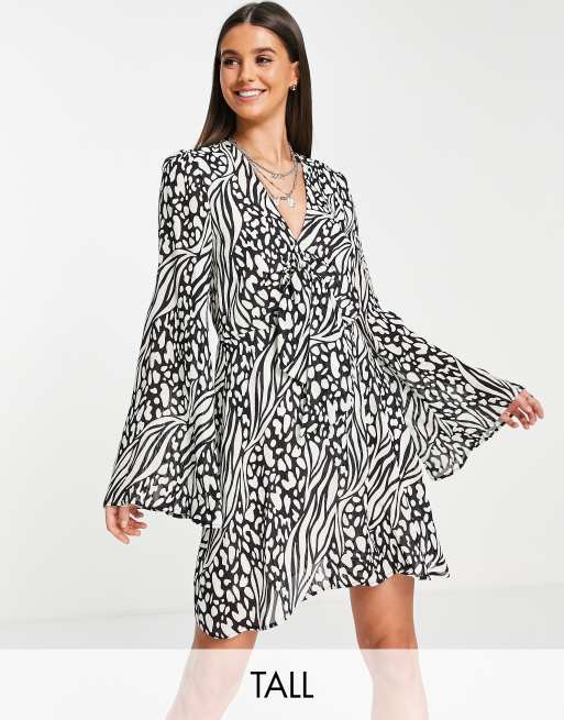 Topshop Tall – Wiązana z przodu sukienka mini w zwierzęcy wzór
