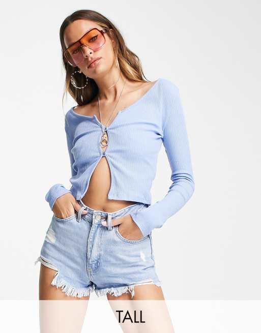 Topshop Tall – Zapinany na guziki jasnoniebieski top z rozcięciem i długimi rękawami