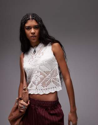 Topshop - Tanktop in Elfenbeinweiß mit Häkelmuster und Muschelsaum