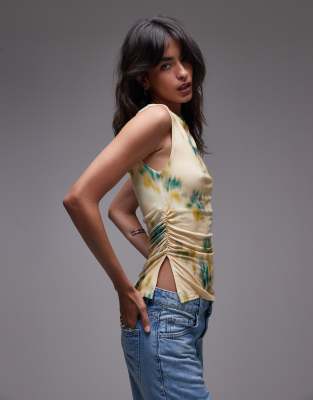 Topshop - Tanktop in Gelb mit verschwommenem Blumenmuster und U-Boot-Ausschnitt