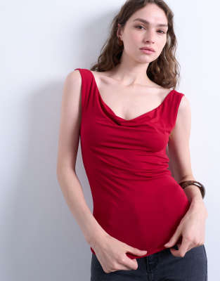 Topshop - Tanktop in Rot mit Wasserfallausschnitt