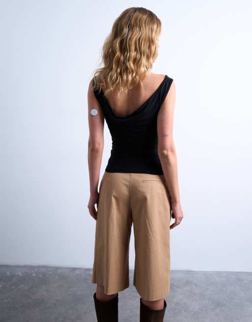 Topshop – Tanktop in Schwarz mit Wasserfallausschnitt