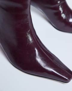 Model wearing Tanya point toe knee high boot in burgundy