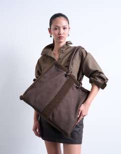 Tate shearling tote bag in chocolate