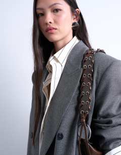 Model wearing Tatum whipstitch tote bag in chocolate