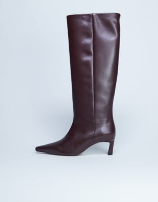 Topshop - Taz - Kniehohe Stiefel aus hochwertigem Echtleder in Burgunderrot mit Absatz