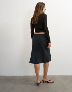 Model wearing Techy 90s length skirt in black