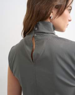 Model wearing Techy funnel drawstring hem top in slate