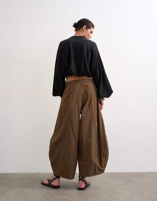 Topshop - Techy - Halflange ovaalvormige oversized broek in chocoladebruin, 5 van 5