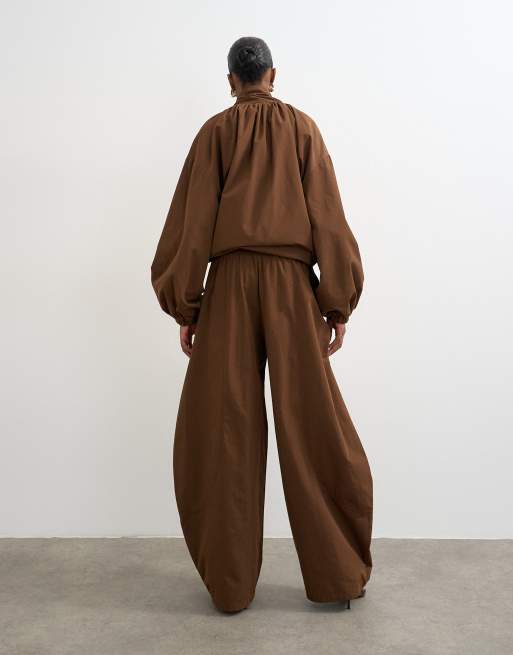 Topshop – Techy – Leichte Hose in Schokobraun mit ovalem Beinschnitt, Kombiteil, 3 von 5
