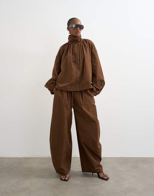 Topshop – Techy – Leichte Hose in Schokobraun mit ovalem Beinschnitt, Kombiteil, 5 von 5