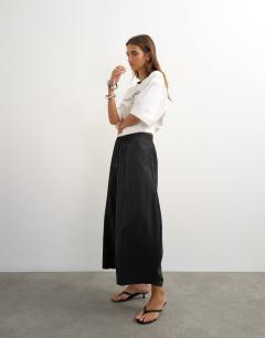 Model wearing Techy oversized ovoid mid length trouser in black