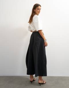 Model wearing Techy oversized ovoid mid length trouser in black