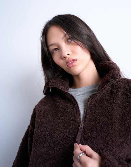 Topshop – Teddyfell-Oberteil in Dunkelbraun mit kurzem Reißverschluss, 3 von 4