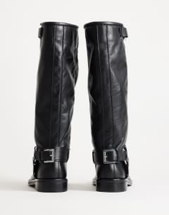 Model wearing Tee premium leather knee high riding boot in black
