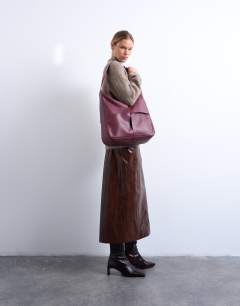 Model wearing Teegan premium real leather oversize weave tote in burgundy