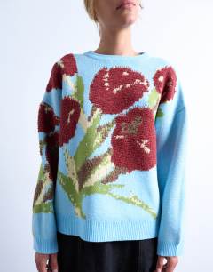 Model wearing Textured knitted tulip jumper in blue