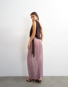 Model wearing Textured mesh maxi skirt co-ord in mauve