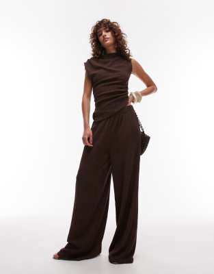 Topshop - Texturierte Hose in Schokobraun mit weitem Bein, Kombiteil