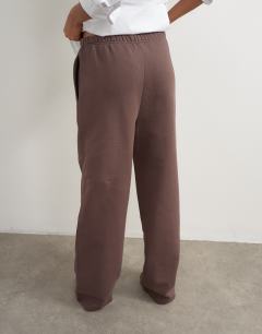 Model wearing Thin waistband straight leg joggers in mocha