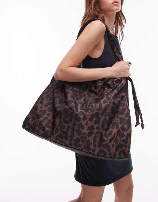 Topshop - Thom - Stor tote med rynkede detaljer og leopardprint i nylon