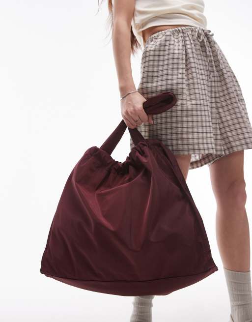 Topshop – Thom – Vinröd toteväska av nylon i oversize med rynkade detaljer, 3 av 4