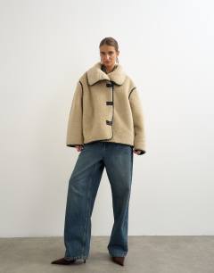 Model wearing Throw on shearling fleece in tan