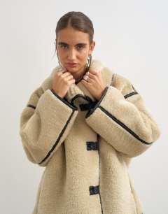 Model wearing Throw on shearling fleece in tan