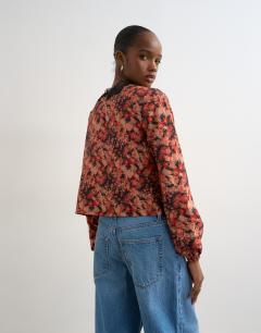 Model wearing Tie front lace detail blouse in floral print