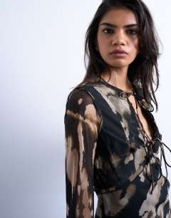 Model wearing Tie front long sleeve mini tea dress in abstract print