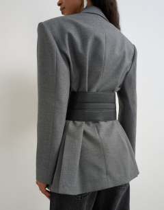Model wearing Tie real leather waist belt in black